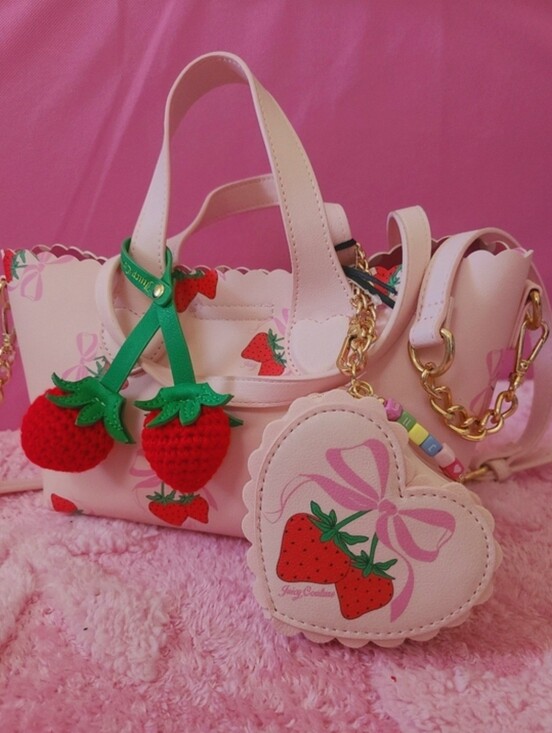 Juicy Couture Handbags - Juicy Couture Bag 🍓